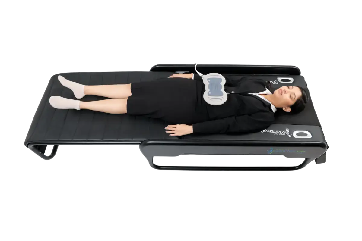 User on the SpineFit Master V4+ with an external projector